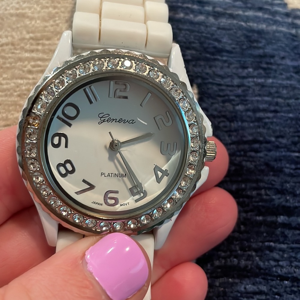 White with diamonds- rubber wristband watch - Picture 3 of 3